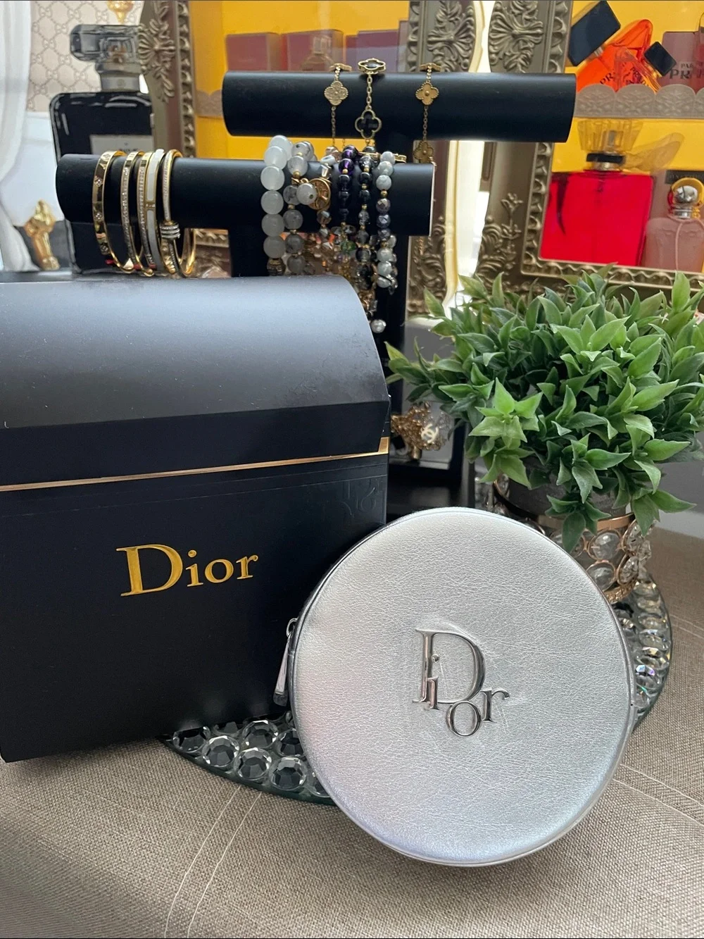 ✨🩶Dior Metallic Silver Round Zip Coin Pouch🩶✨NWOT